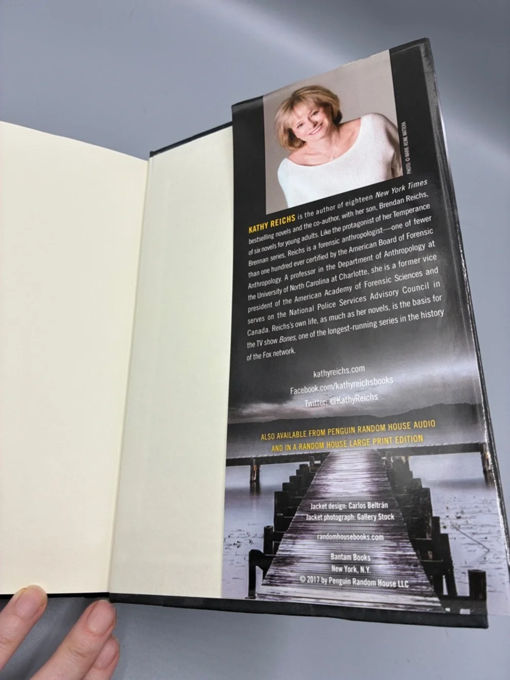 Kathy Reichs Two Nights - Hardcover Novel in Black and Gold